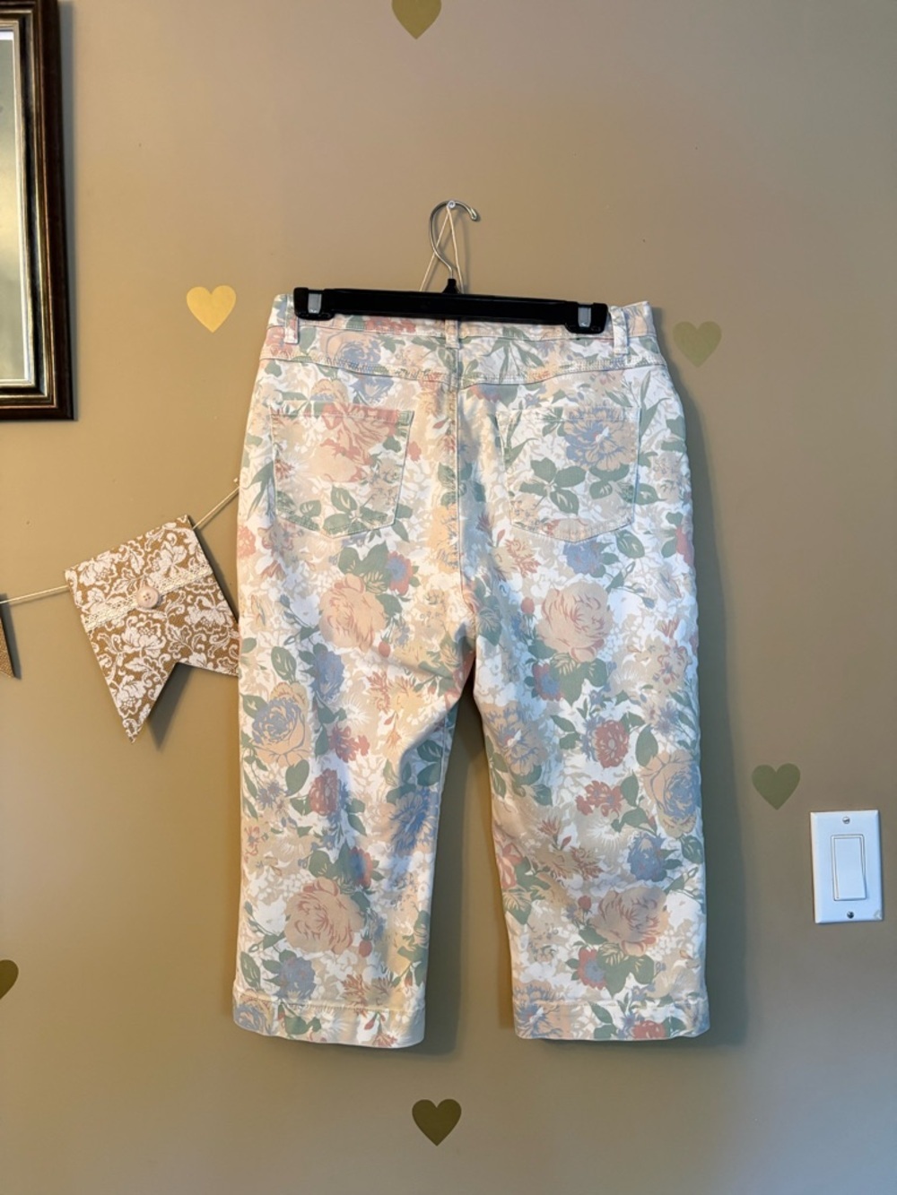 FDJ French Dressing Jeans: Pastel Floral Capri - Picture 7 of 7